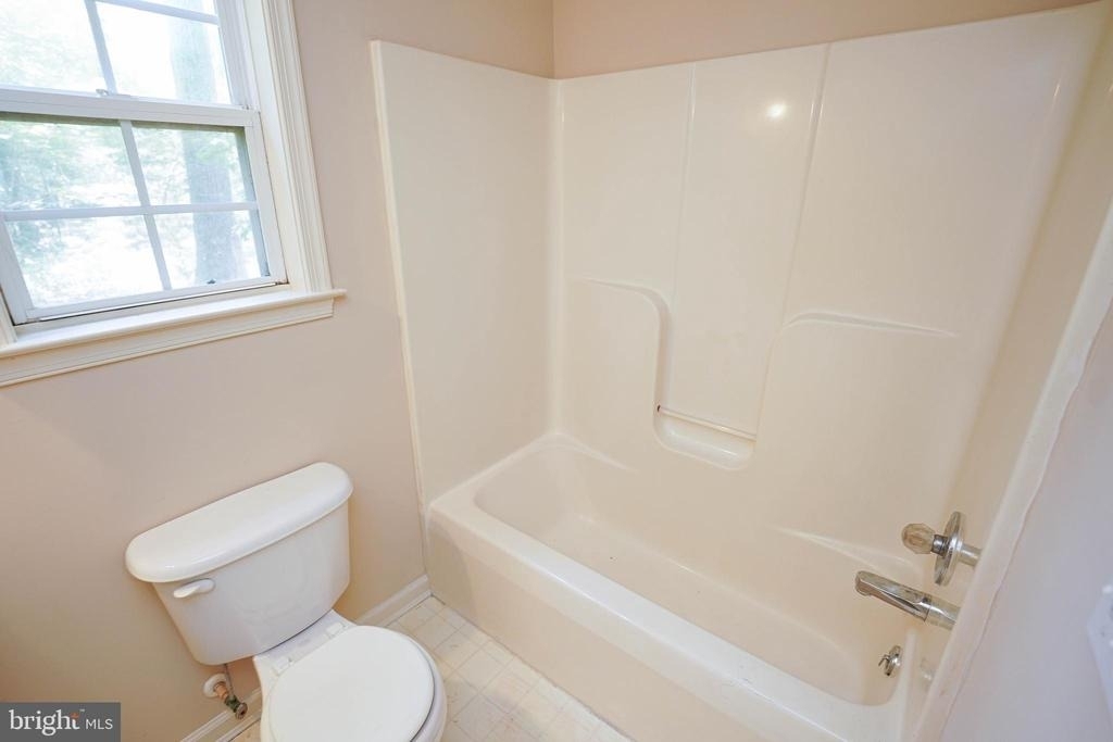935 Queen Avenue - Photo 24