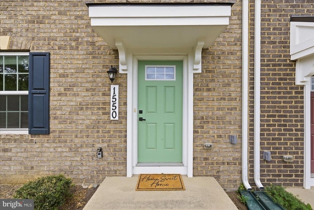 1550 Adamson Way - Photo 3
