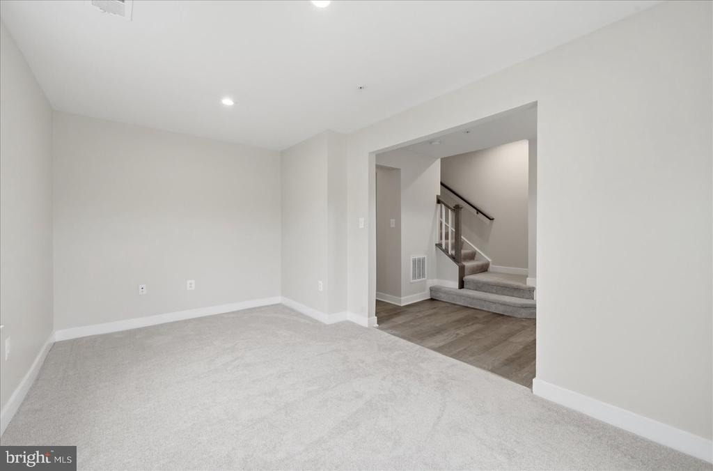 1550 Adamson Way - Photo 7