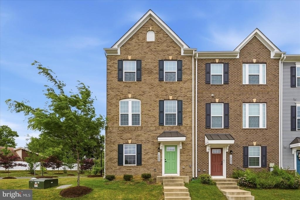 1550 Adamson Way - Photo 2