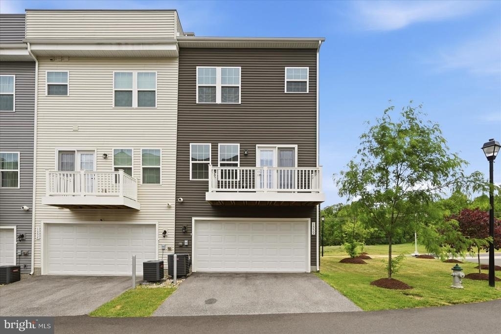 1550 Adamson Way - Photo 38
