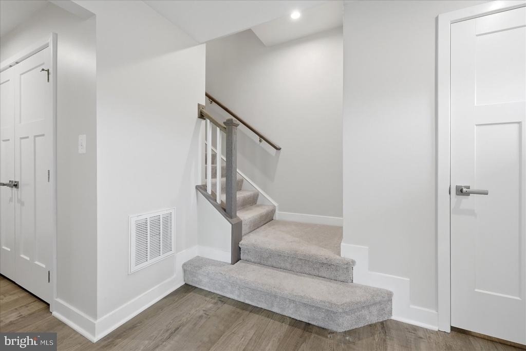 1550 Adamson Way - Photo 9