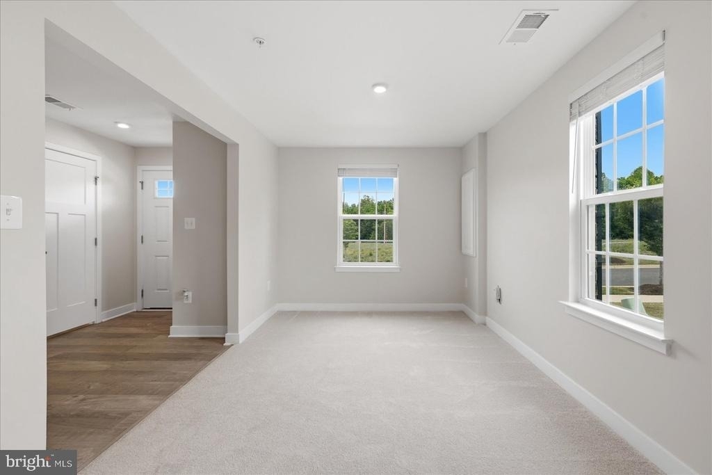 1550 Adamson Way - Photo 6
