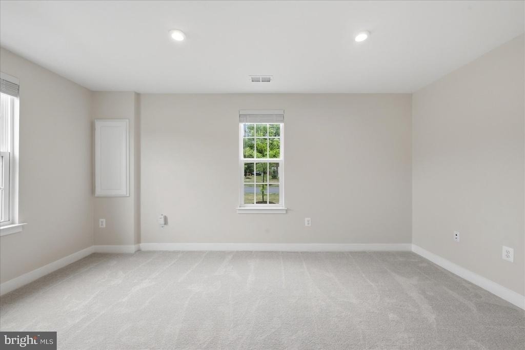 1550 Adamson Way - Photo 5