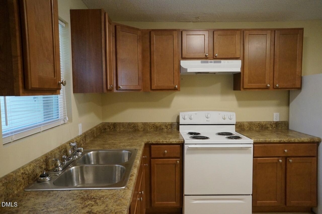 112 E Mciver Street - Photo 6