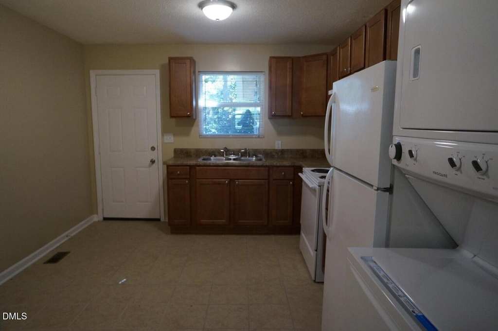 112 E Mciver Street - Photo 4