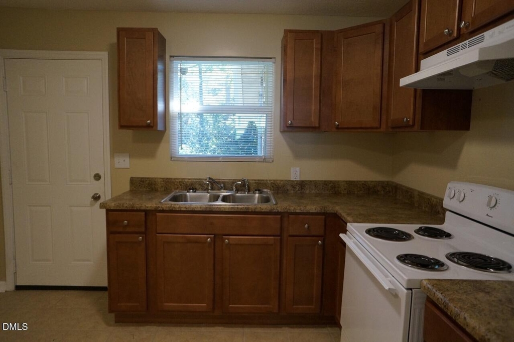112 E Mciver Street - Photo 5