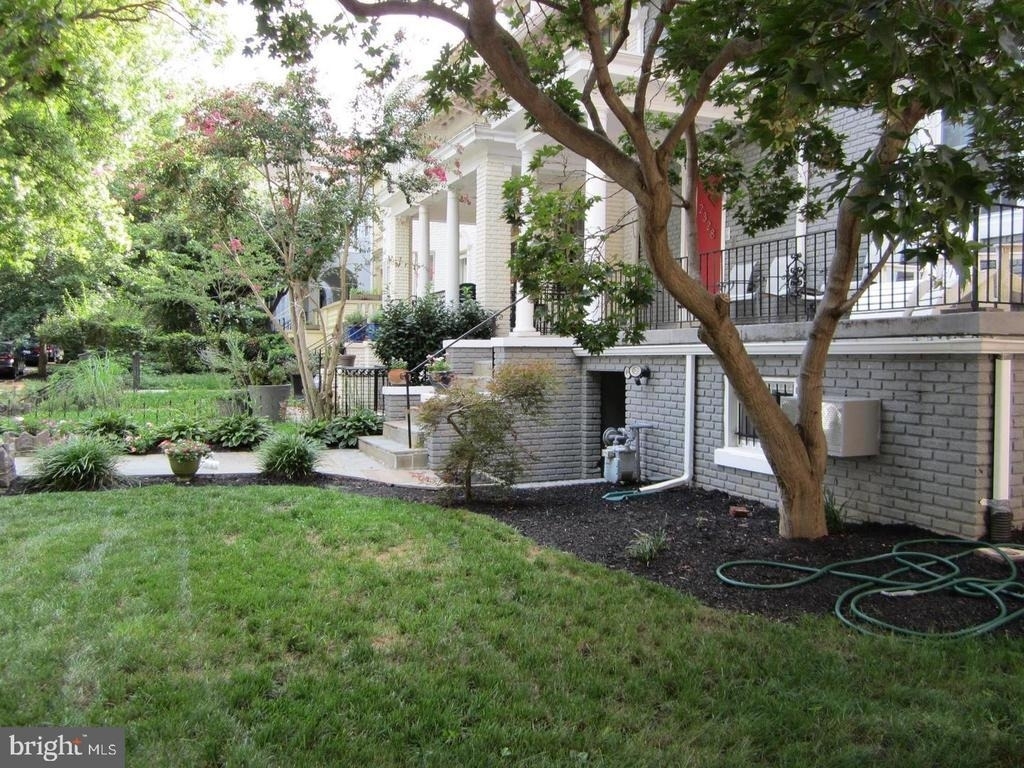 2328 Ashmead Place Nw - Photo 1