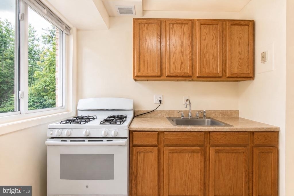 4921 Quarles Street Ne - Photo 10