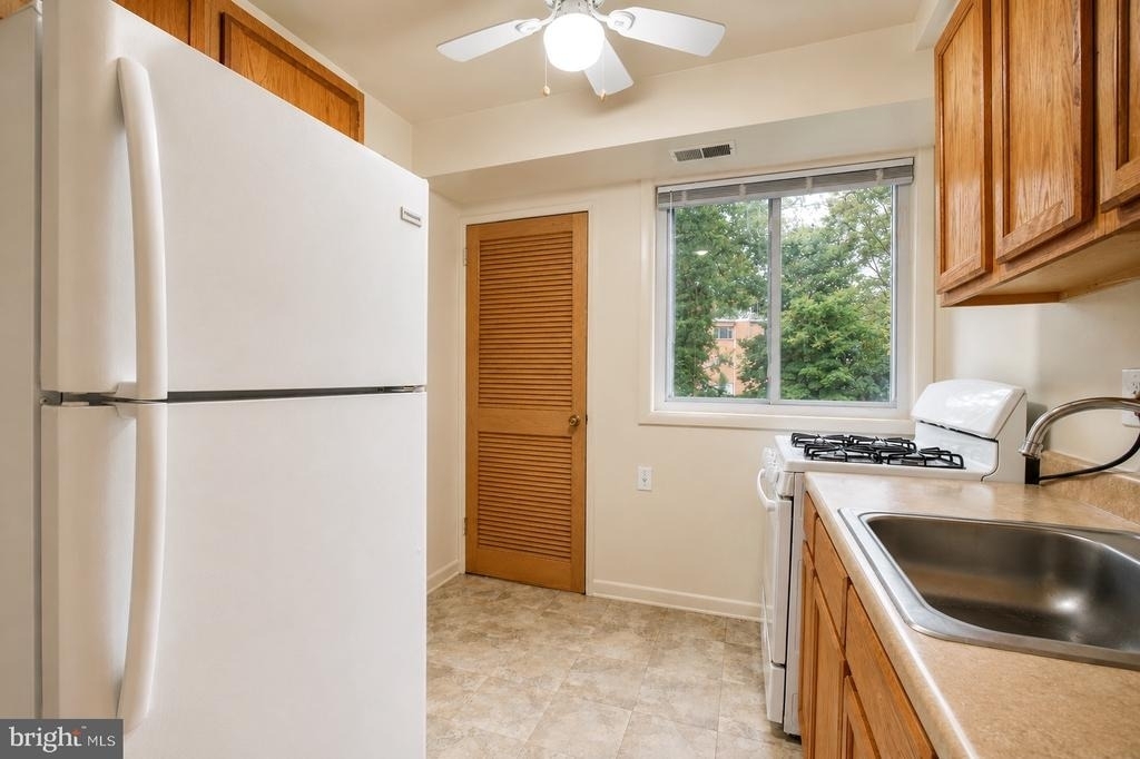 4921 Quarles Street Ne - Photo 9