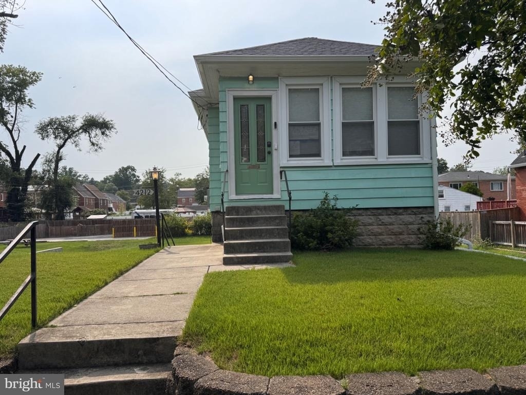 4212 22nd Street Ne - Photo 0