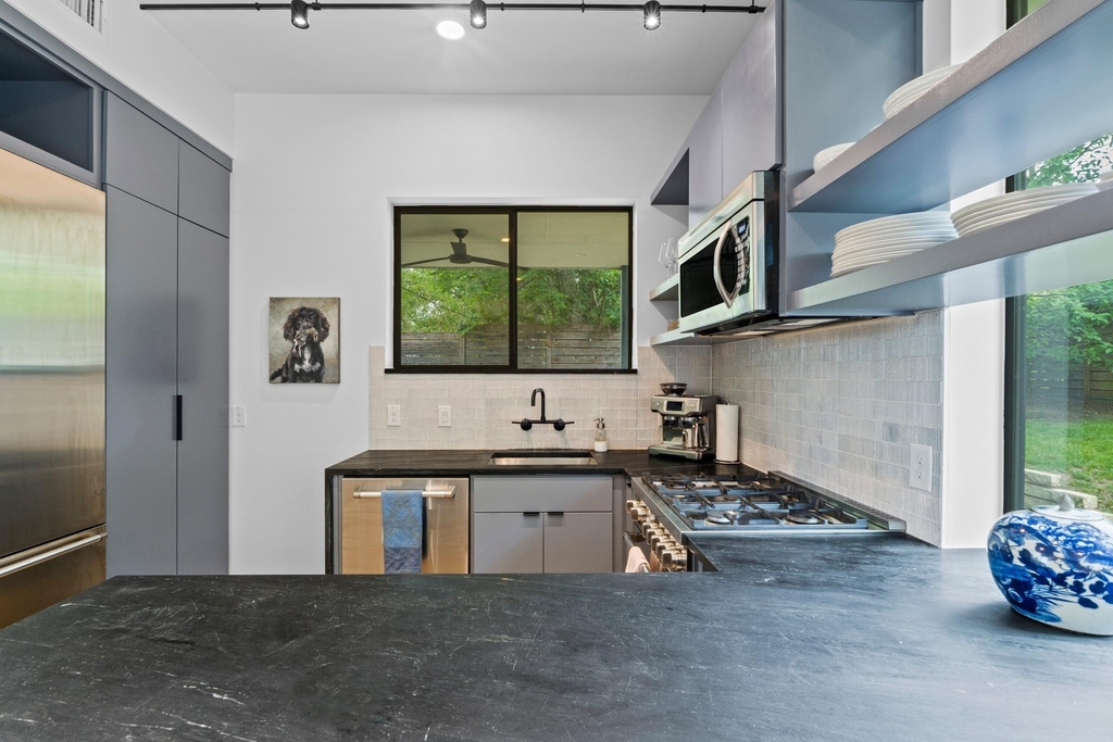 303 Woodward St - Photo 14