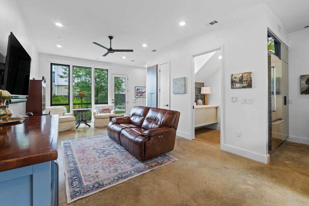 303 Woodward St - Photo 7