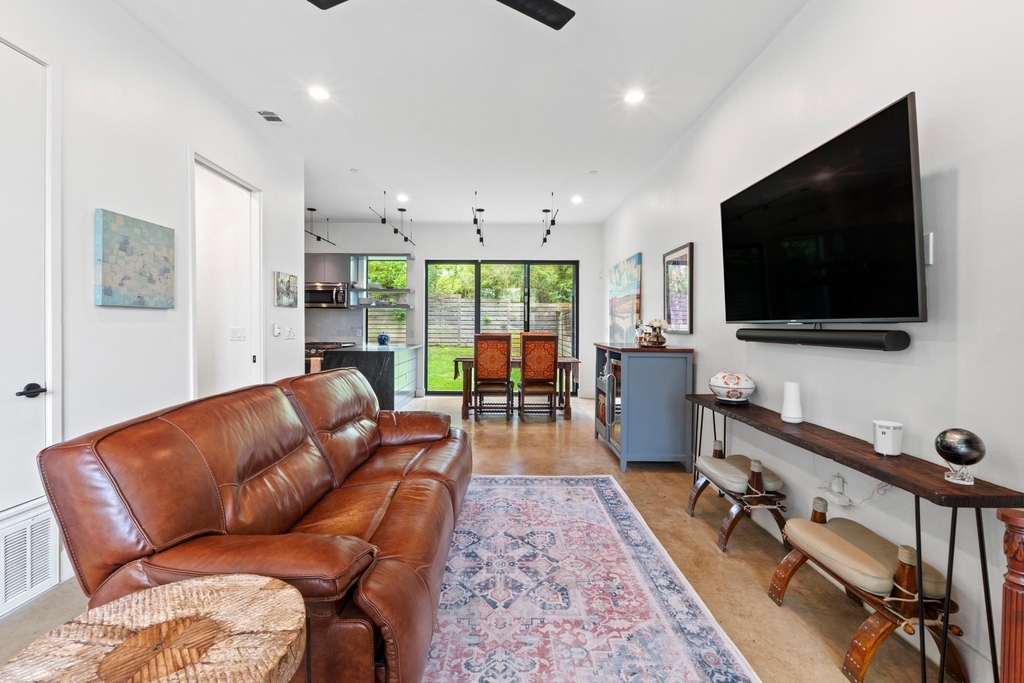 303 Woodward St - Photo 5