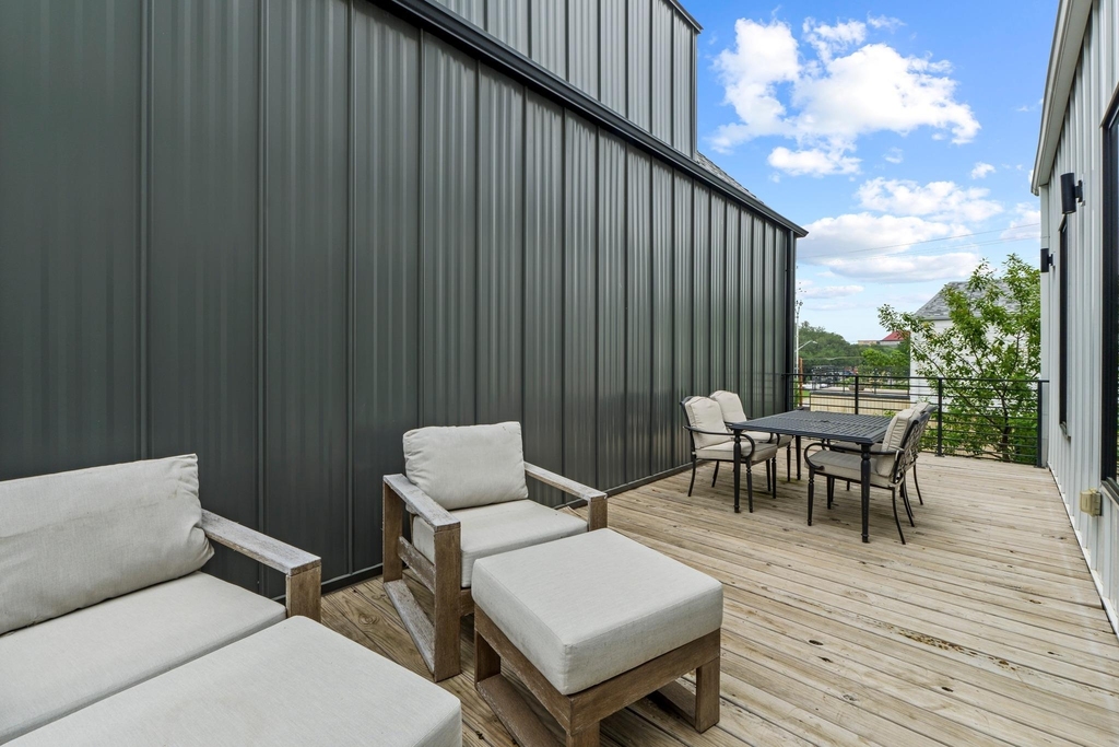 303 Woodward St - Photo 32