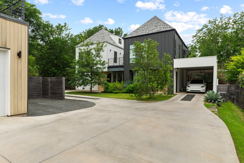 303 Woodward St - Photo 3