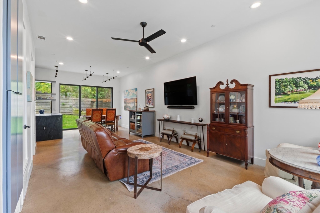 303 Woodward St - Photo 4