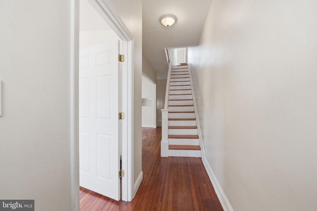 720 Gresham Place Nw - Photo 2