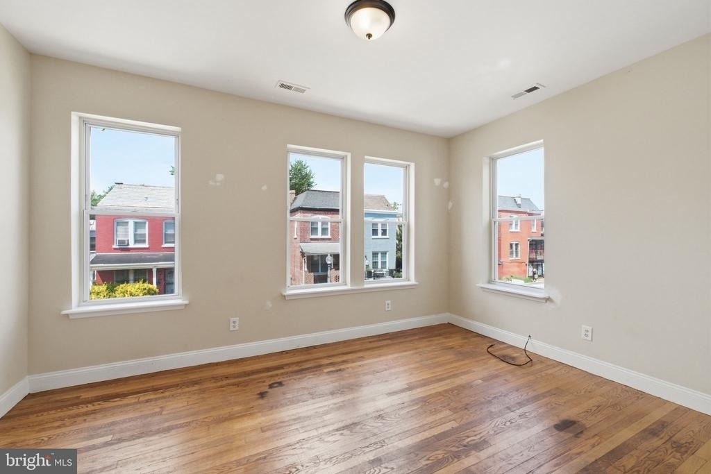 720 Gresham Place Nw - Photo 9