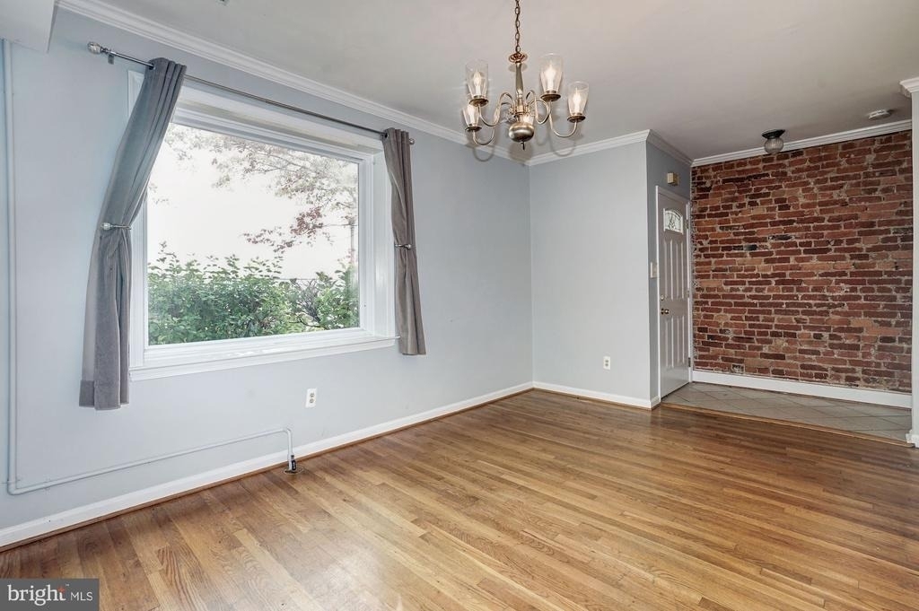 1326 L Street Se - Photo 5