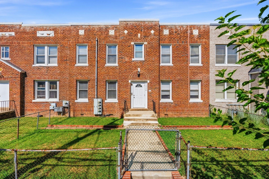 5324 4th Street Nw - Photo 0