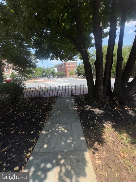 729 Massachusetts Avenue Ne - Photo 9