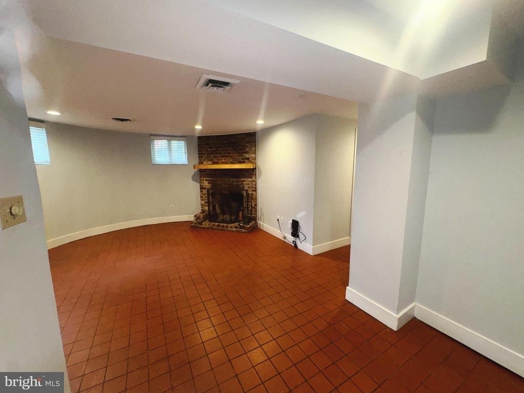 729 Massachusetts Avenue Ne - Photo 4