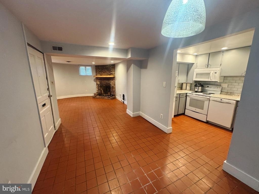 729 Massachusetts Avenue Ne - Photo 1