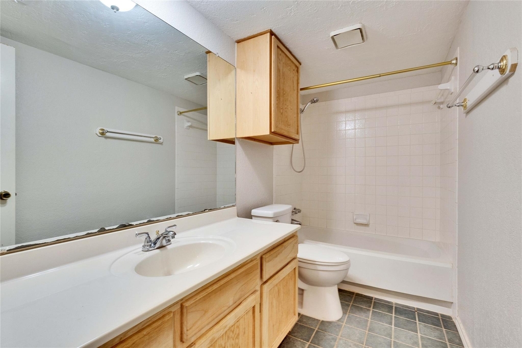 9706 Moorberry St - Photo 16