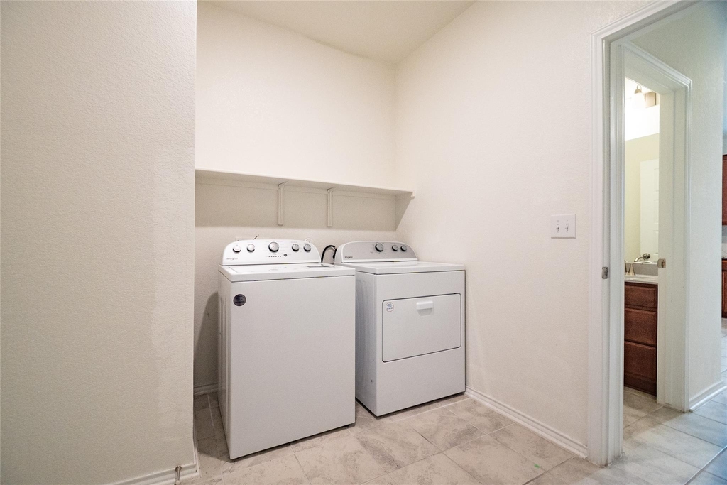 6412 Carriage Pines Dr - Photo 9