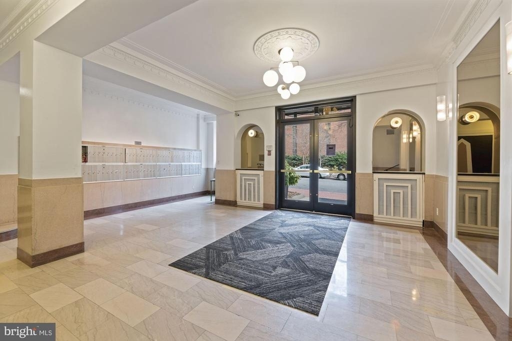 1010 25th Street Nw - Photo 2
