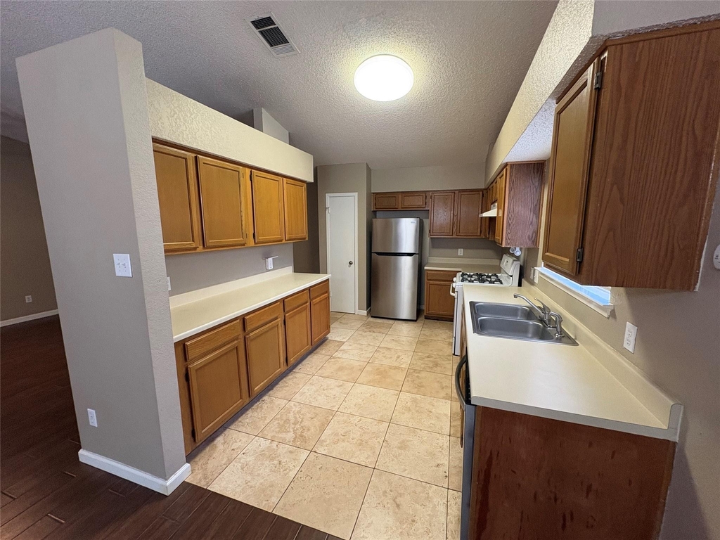 2902 Sabinal Trl - Photo 9