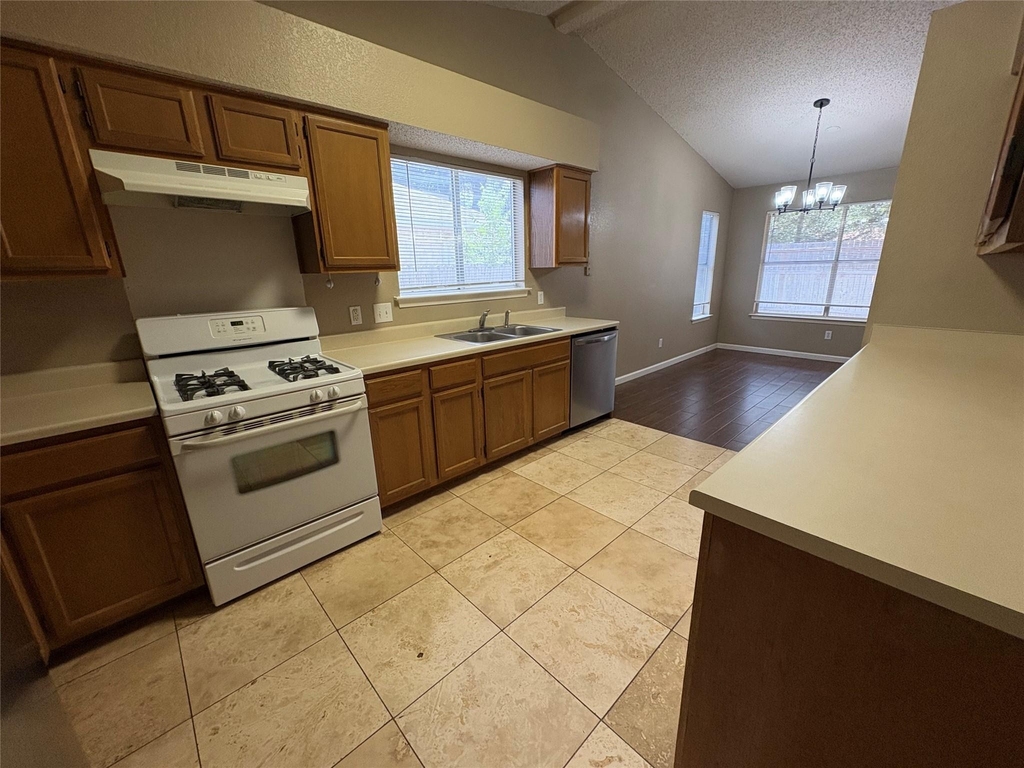 2902 Sabinal Trl - Photo 13