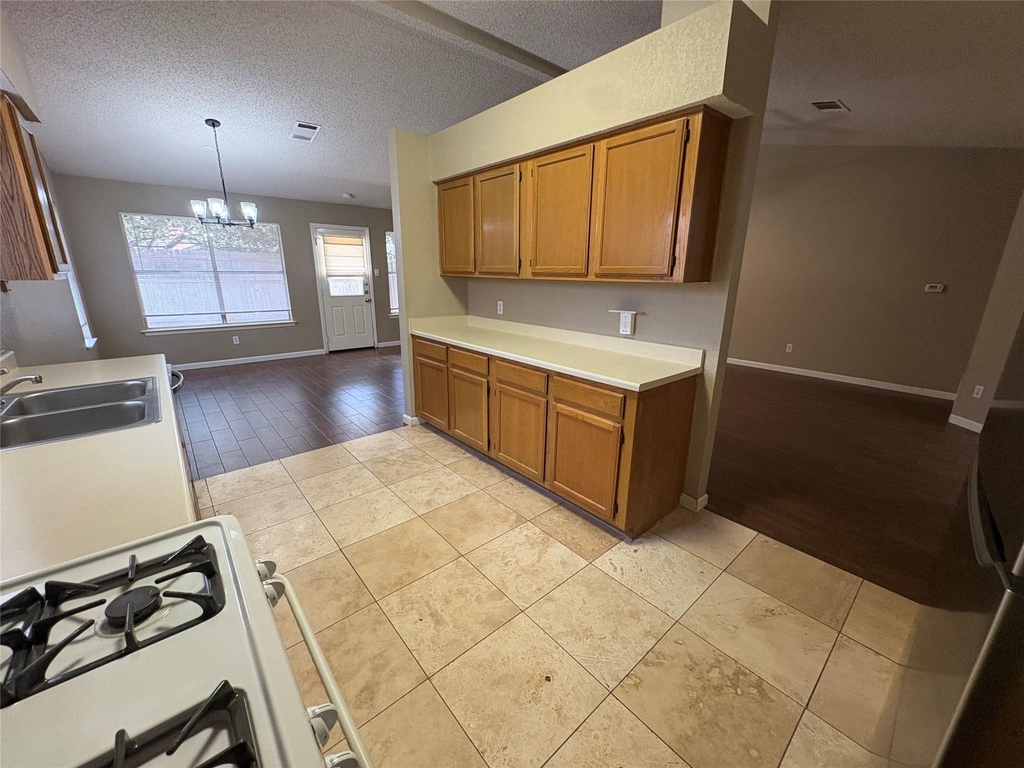 2902 Sabinal Trl - Photo 12