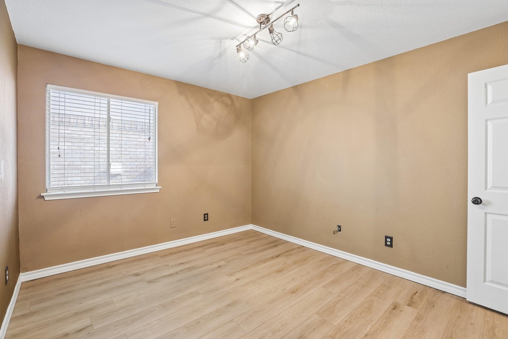 2656 Bradley Ln - Photo 21
