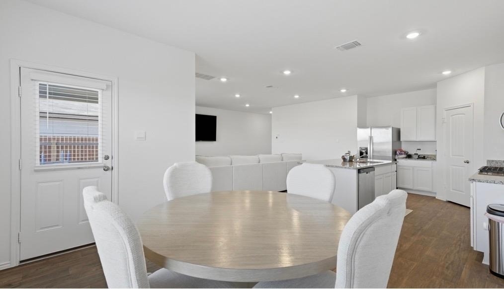 293 Ebbsfleet Dr - Photo 4
