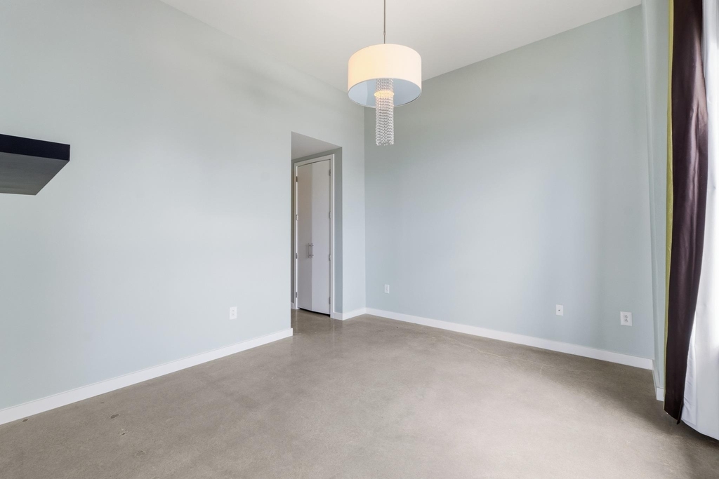 507 Sabine St - Photo 11