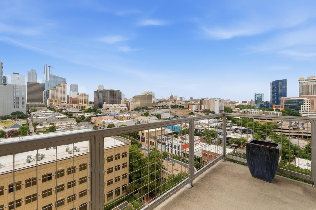 507 Sabine St - Photo 21
