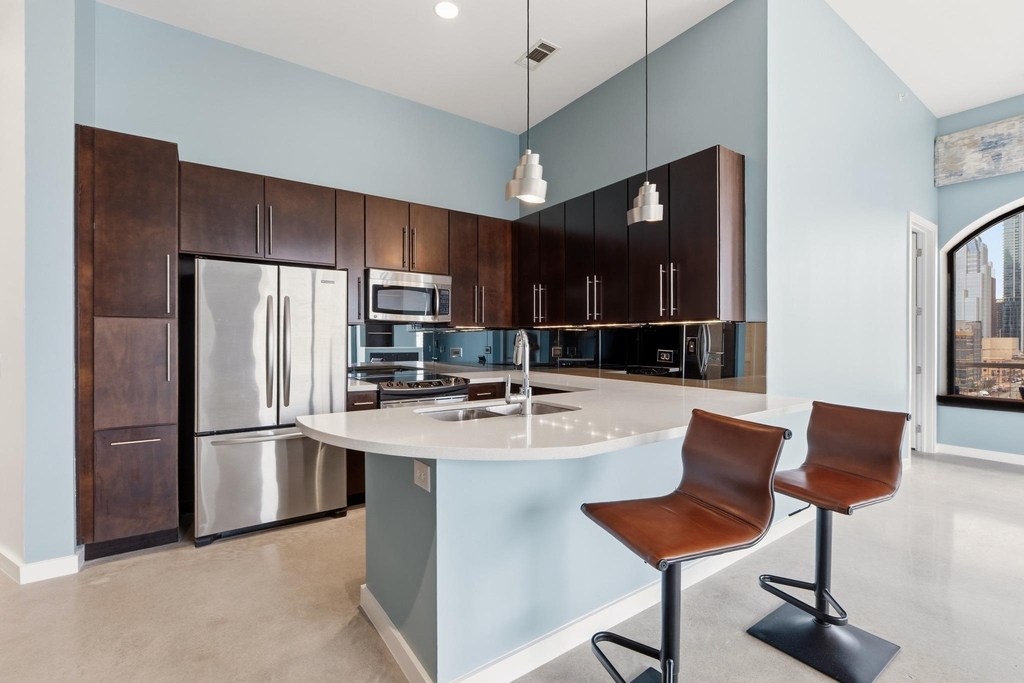 507 Sabine St - Photo 0