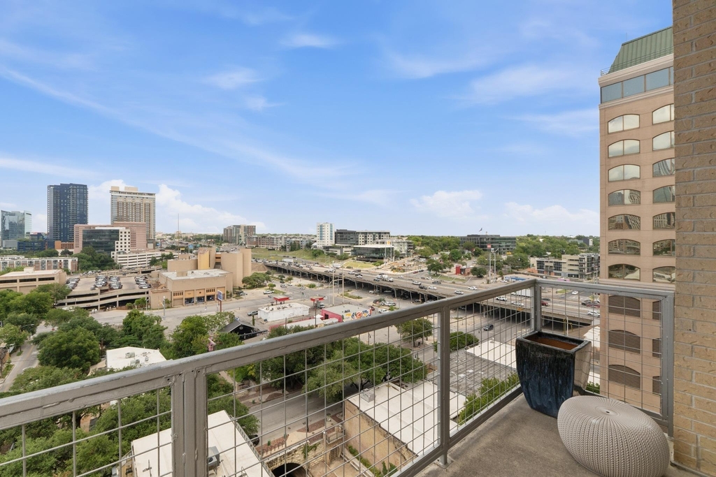 507 Sabine St - Photo 23