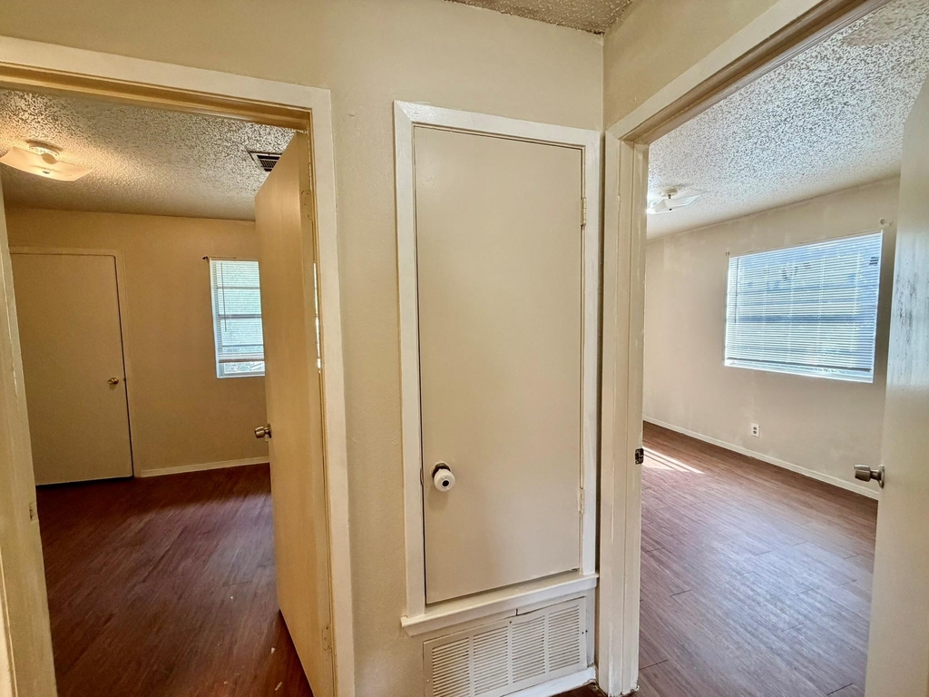 402 Hedgewood Dr - Photo 5