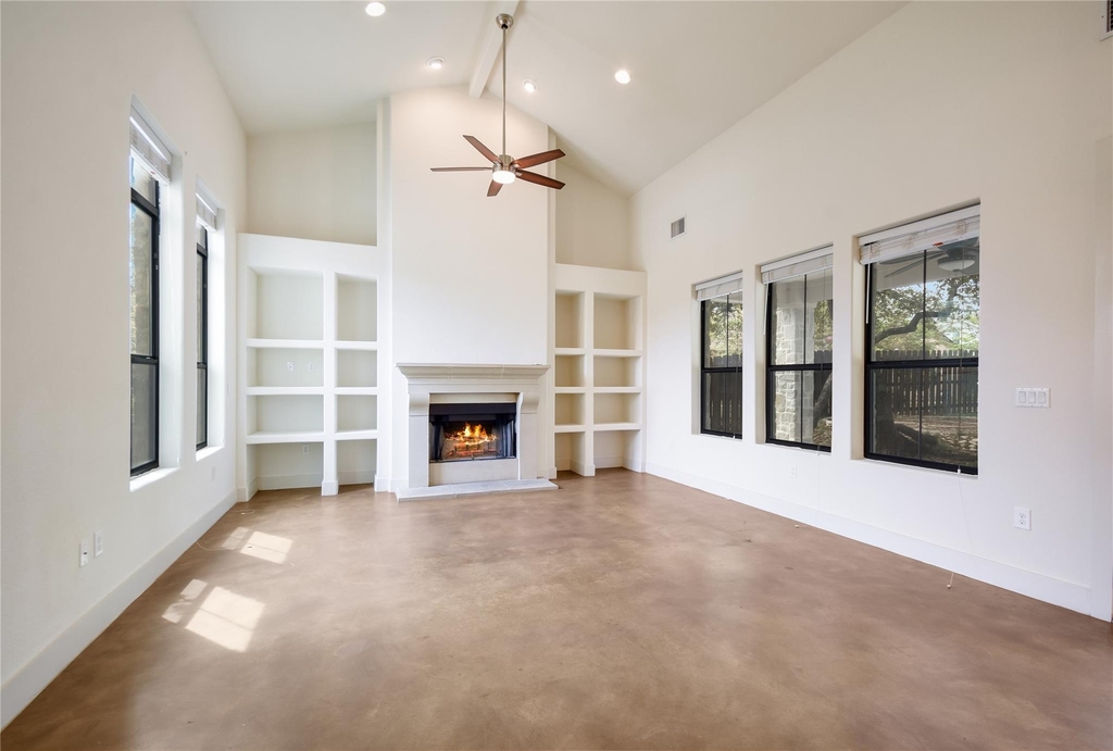 18400 Lakepoint Cv - Photo 3