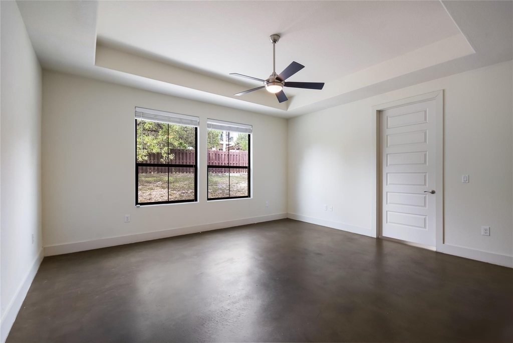 18400 Lakepoint Cv - Photo 16