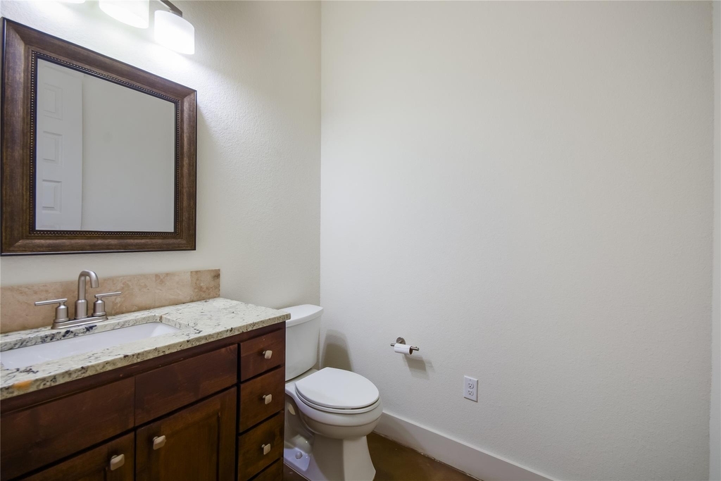 18400 Lakepoint Cv - Photo 14