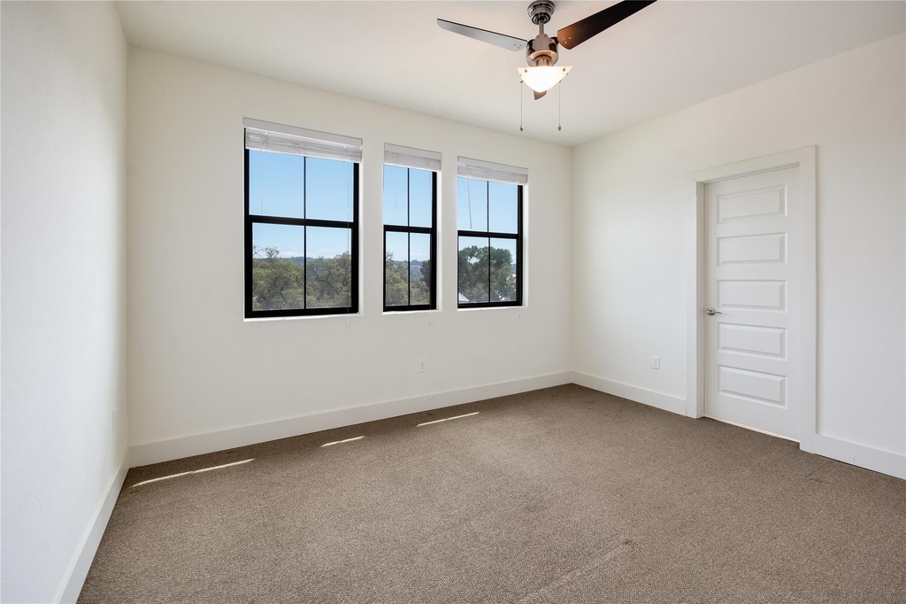 18400 Lakepoint Cv - Photo 28