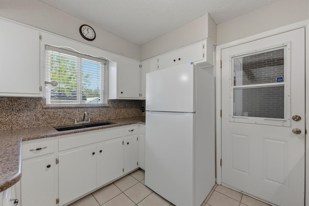 5704 Cedardale Dr - Photo 7
