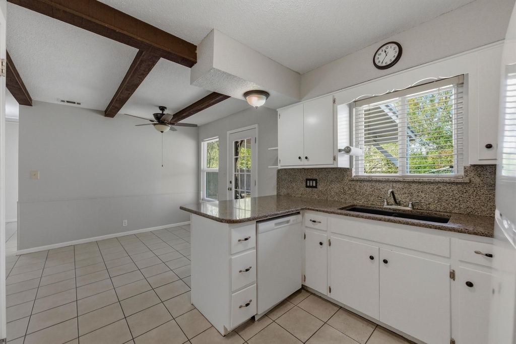 5704 Cedardale Dr - Photo 8