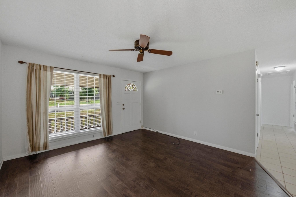 5704 Cedardale Dr - Photo 4