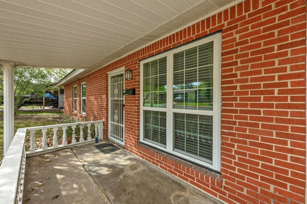 5704 Cedardale Dr - Photo 2