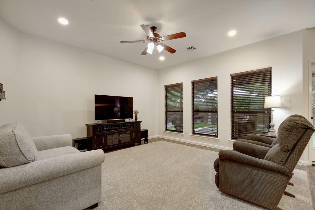 2251 Hazelwood Dr - Photo 1